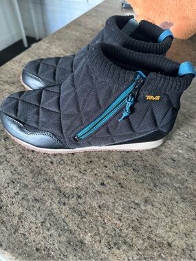 Teva ReEMBER Mid Men’s Size 9 Quilted Ankle Boots – Black/Blue